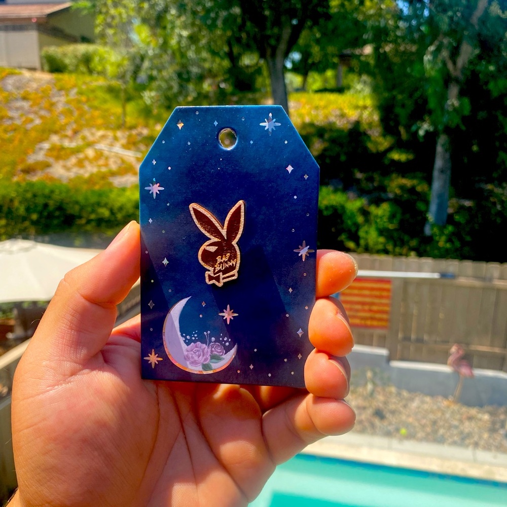 Bad bunny pin